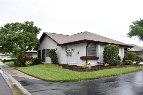 Condo in Sun City Center, Florida, 2 bedrooms  № 2209419 - photo 28