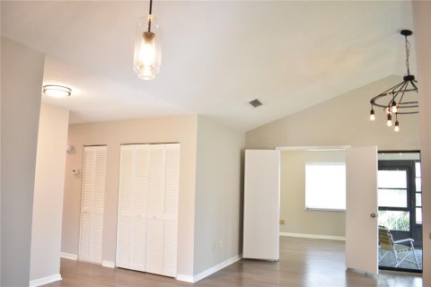 Condo in Sun City Center, Florida, 2 bedrooms  № 2209419 - photo 14