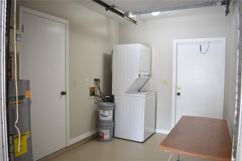 Condo in Sun City Center, Florida, 2 bedrooms  № 2209419 - photo 25