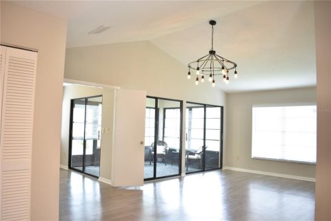 Condo in Sun City Center, Florida, 2 bedrooms  № 2209419 - photo 6