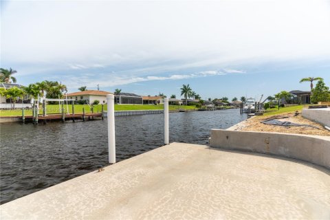 Casa en venta en Cape Coral, Florida, 3 dormitorios, 166.76 m2 № 2082495 - foto 30