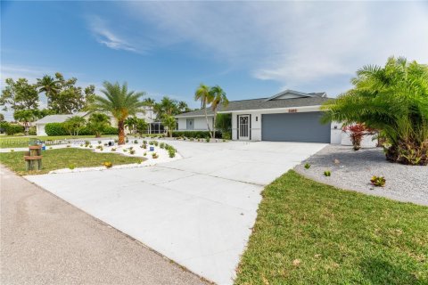 Casa en venta en Cape Coral, Florida, 3 dormitorios, 166.76 m2 № 2082495 - foto 2