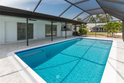 Casa en venta en Cape Coral, Florida, 3 dormitorios, 166.76 m2 № 2082495 - foto 28