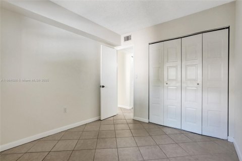 Condo in Plantation, Florida, 2 bedrooms  № 1891789 - photo 28