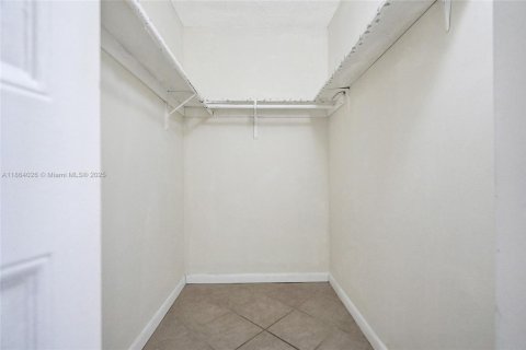 Condo in Plantation, Florida, 2 bedrooms  № 1891789 - photo 24