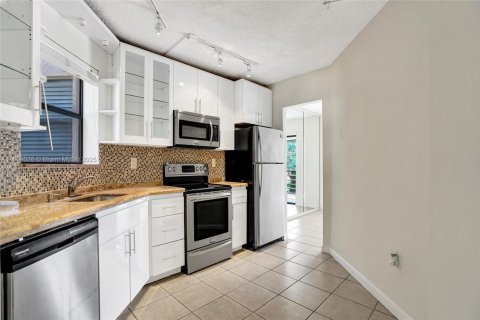 Condo in Plantation, Florida, 2 bedrooms  № 1891789 - photo 5