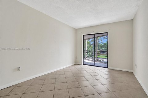 Condo in Plantation, Florida, 2 bedrooms  № 1891789 - photo 22