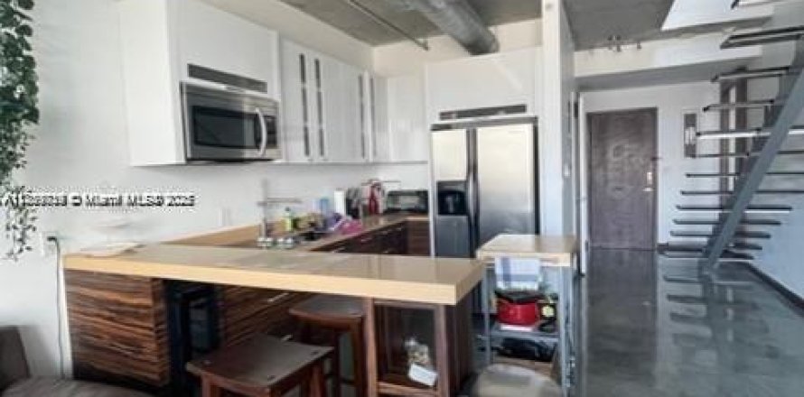 Condominio en Miami, Florida, 1 dormitorio  № 1896841