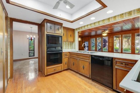 House in Windermere, Florida 4 bedrooms, 292.64 sq.m. № 1513170 - photo 28