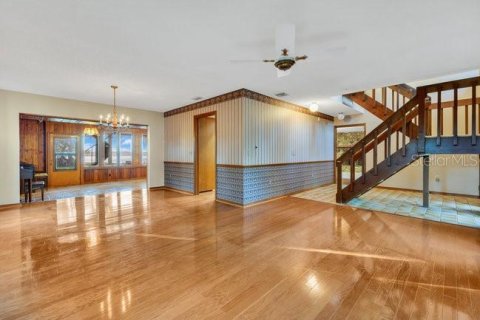House in Windermere, Florida 4 bedrooms, 292.64 sq.m. № 1513170 - photo 24