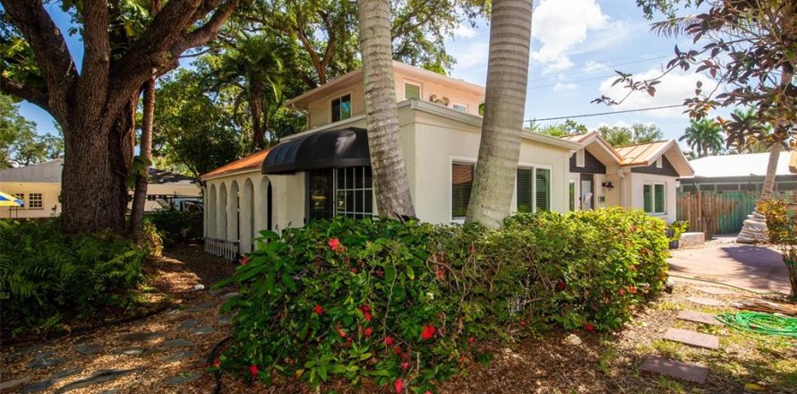 House in Bradenton, Florida 4 bedrooms, 140.65 sq.m. № 2232381
