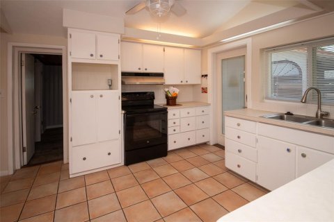 House in Bradenton, Florida 4 bedrooms, 140.65 sq.m. № 2232381 - photo 18