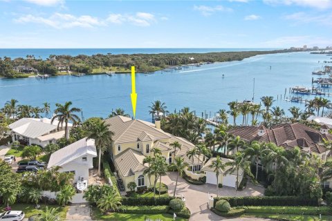 House in Jupiter, Florida 4 bedrooms, 528.71 sq.m. № 1811782 - photo 22