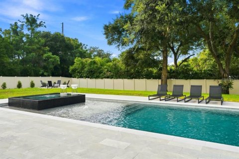 House in Gotha, Florida 6 bedrooms, 485.51 sq.m. № 2329299 - photo 3