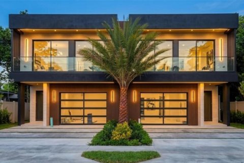 Touwnhouse à vendre à Fort Lauderdale, Floride: 4 chambres, 289.02 m2 № 2269446 - photo 2