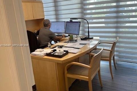 Propiedad comercial en venta en Miami, Florida № 2001985 - foto 11