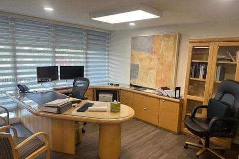 Propiedad comercial en venta en Miami, Florida № 2001985 - foto 22