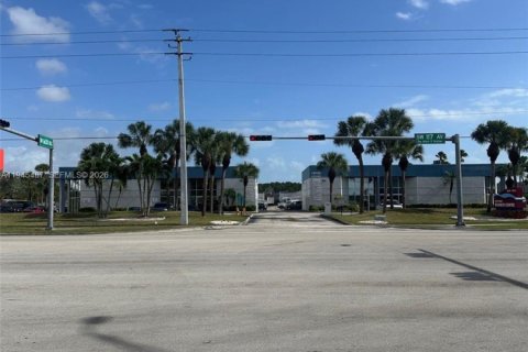 Propiedad comercial en venta en Miami, Florida № 2001985 - foto 3