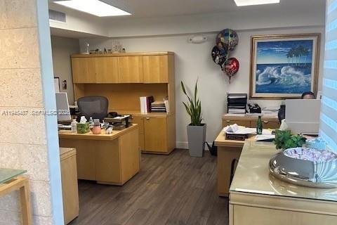 Propiedad comercial en venta en Miami, Florida № 2001985 - foto 6