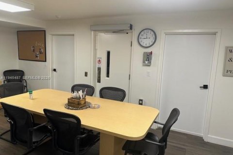 Propiedad comercial en venta en Miami, Florida № 2001985 - foto 15