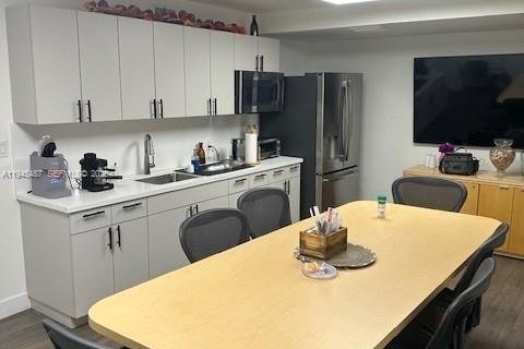 Propiedad comercial en venta en Miami, Florida № 2001985 - foto 13