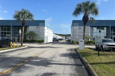 Propiedad comercial en venta en Miami, Florida № 2001985 - foto 2