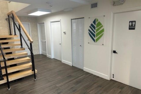 Propiedad comercial en venta en Miami, Florida № 2001985 - foto 8