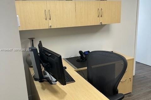 Propiedad comercial en venta en Miami, Florida № 2001985 - foto 10