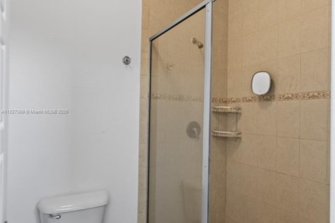 House in Miami, Florida 3 bedrooms, 197.32 sq.m. № 1923544 - photo 24