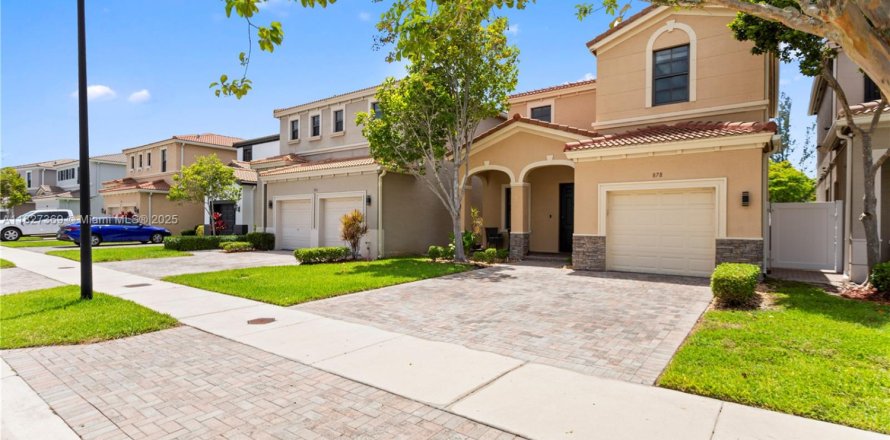 House in Miami, Florida 3 bedrooms, 197.32 sq.m. № 1923544