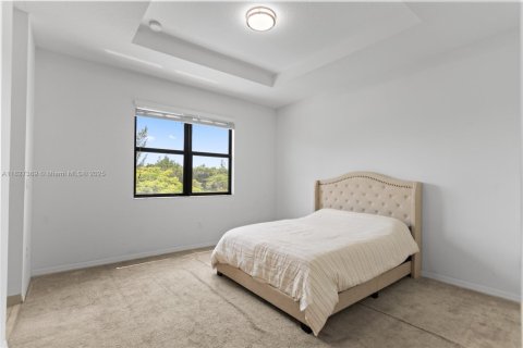 House in Miami, Florida 3 bedrooms, 197.32 sq.m. № 1923544 - photo 21