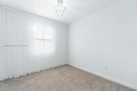 Adosado en venta en Hialeah, Florida, 4 dormitorios, 177.81 m2 № 2011522 - foto 22