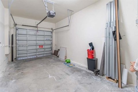 Adosado en venta en Hialeah, Florida, 4 dormitorios, 177.81 m2 № 2011522 - foto 24