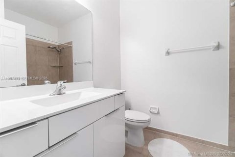Adosado en venta en Hialeah, Florida, 4 dormitorios, 177.81 m2 № 2011522 - foto 18