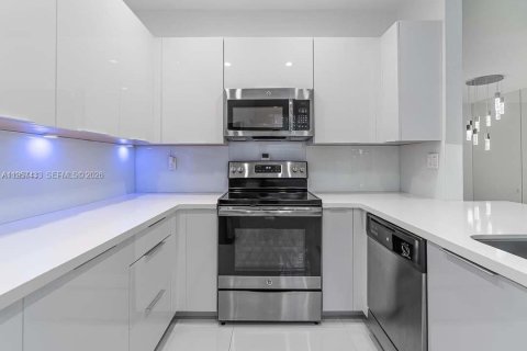 Adosado en venta en Hialeah, Florida, 4 dormitorios, 177.81 m2 № 2011522 - foto 9