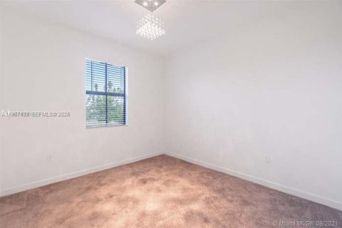 Adosado en venta en Hialeah, Florida, 4 dormitorios, 177.81 m2 № 2011522 - foto 16