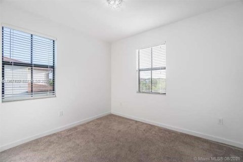 Adosado en venta en Hialeah, Florida, 4 dormitorios, 177.81 m2 № 2011522 - foto 20