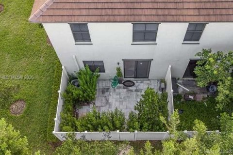 Adosado en venta en Hialeah, Florida, 4 dormitorios, 177.81 m2 № 2011522 - foto 28