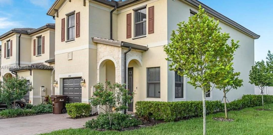 Adosado en Hialeah, Florida 4 dormitorios, 177.81 m2 № 2011522