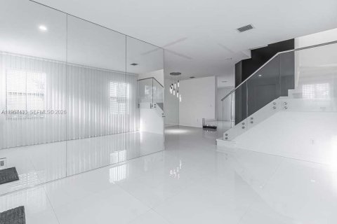 Adosado en venta en Hialeah, Florida, 4 dormitorios, 177.81 m2 № 2011522 - foto 4