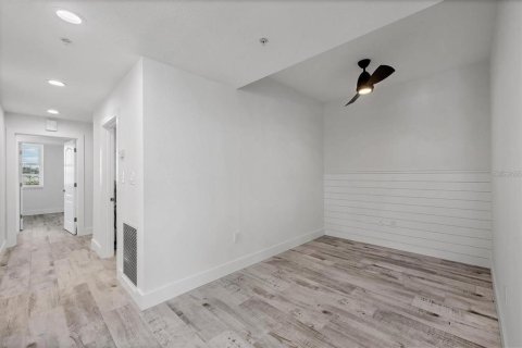 Copropriété à louer à Englewood, Floride: 3 chambres, 188.41 m2 № 2166291 - photo 11