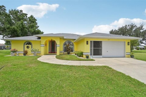 House in Punta Gorda, Florida 3 bedrooms, 163.23 sq.m. № 1899233 - photo 1
