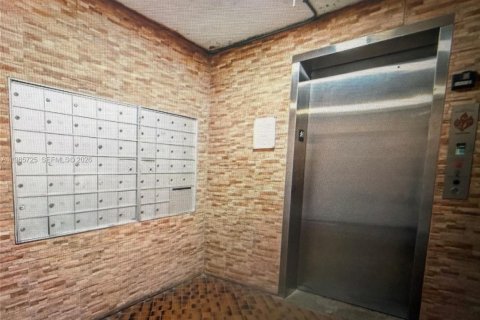 Кондоминиум с 1 комнатой в Майами, Флорида № 2048859