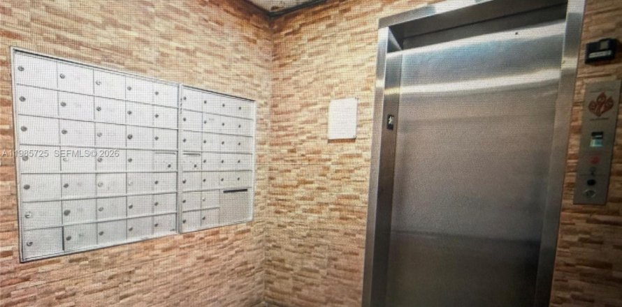 Кондоминиум с 1 комнатой в Майами, Флорида № 2048859