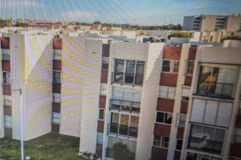 Купить кондоминиум в Майами, Флорида 1 комната, 100.89м2, № 2048859 - фото 3