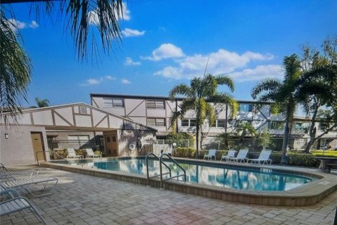 Condominio en alquiler en Dunedin, Florida, 4 dormitorios, 132.39 m2 № 1802089 - foto 1