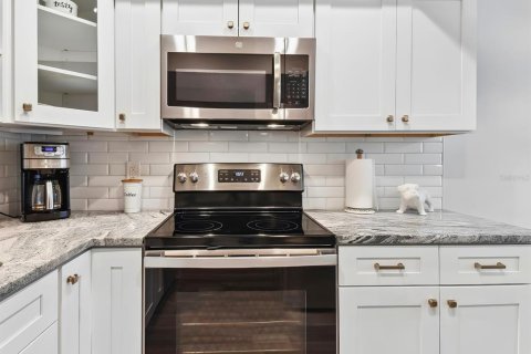 Touwnhouse à vendre à Tampa, Floride: 2 chambres, 101.64 m2 № 2419159 - photo 6