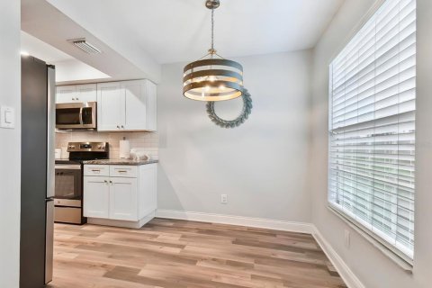 Touwnhouse à vendre à Tampa, Floride: 2 chambres, 101.64 m2 № 2419159 - photo 3