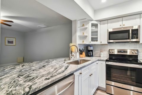 Touwnhouse à vendre à Tampa, Floride: 2 chambres, 101.64 m2 № 2419159 - photo 7