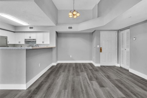 Condo in Miramar, Florida, 2 bedrooms  № 1822014 - photo 13